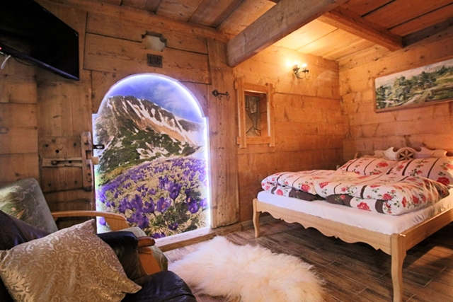 Góralski domek Waluś - salon z sypialnią