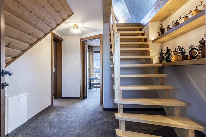 schody na poddasze Dom Villa Villa Valley of the Moon